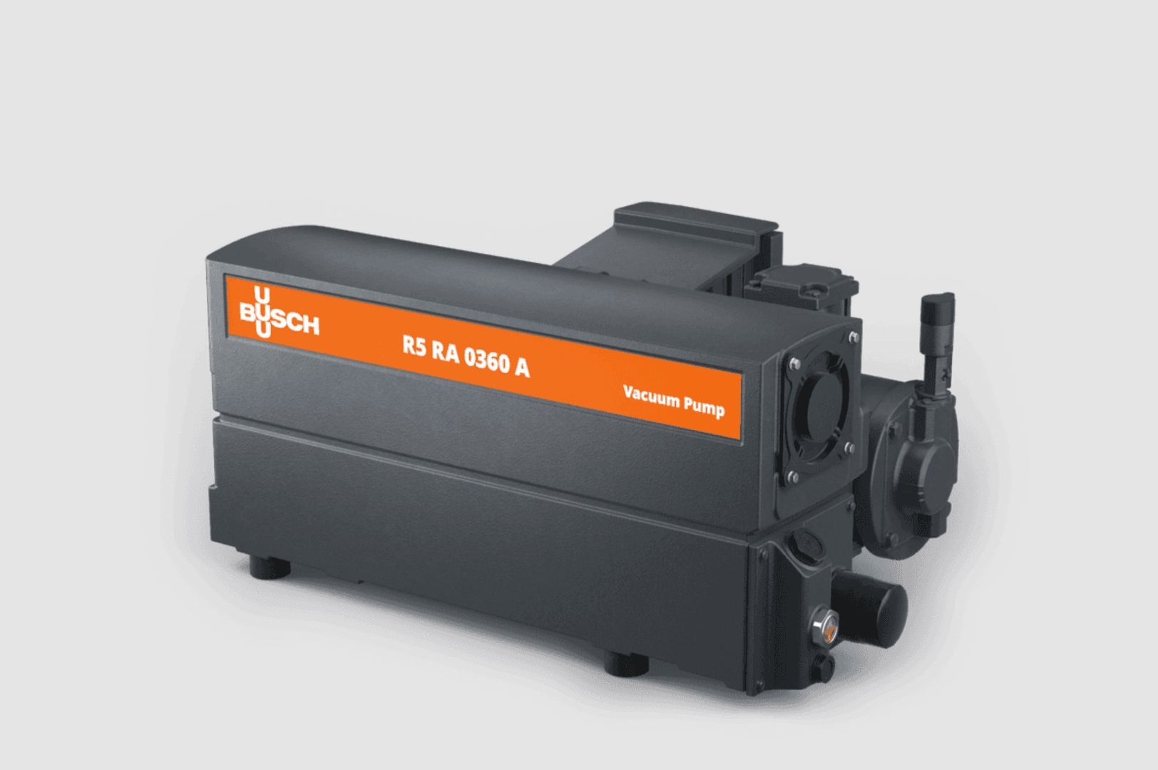 Eine schwarze Busch R5 RA 0350 A-Vakuumpumpe mit einem orangefarbenen Etikett und Steuerungskomponenten, dargestellt vor einem hellgrauen Hintergrund.