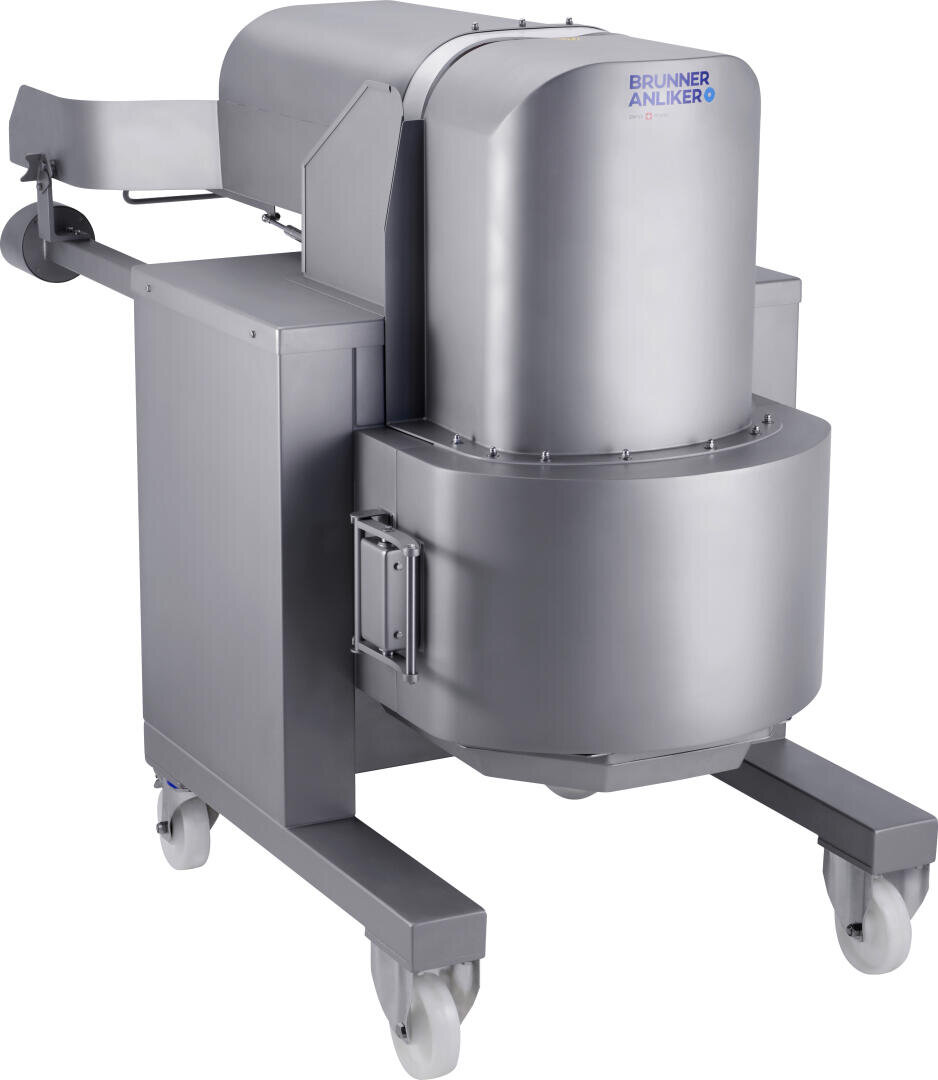 Große industrielle Lebensmittelverarbeitungsmaschine mit Metalloberfläche, Rollen für einen einfachen Transport und der Aufschrift „Brunner Anliker“. Die Maschine scheint für das Schneiden oder Würfeln von Lebensmitteln in Großküchen oder Fabriken konzipiert zu sein.